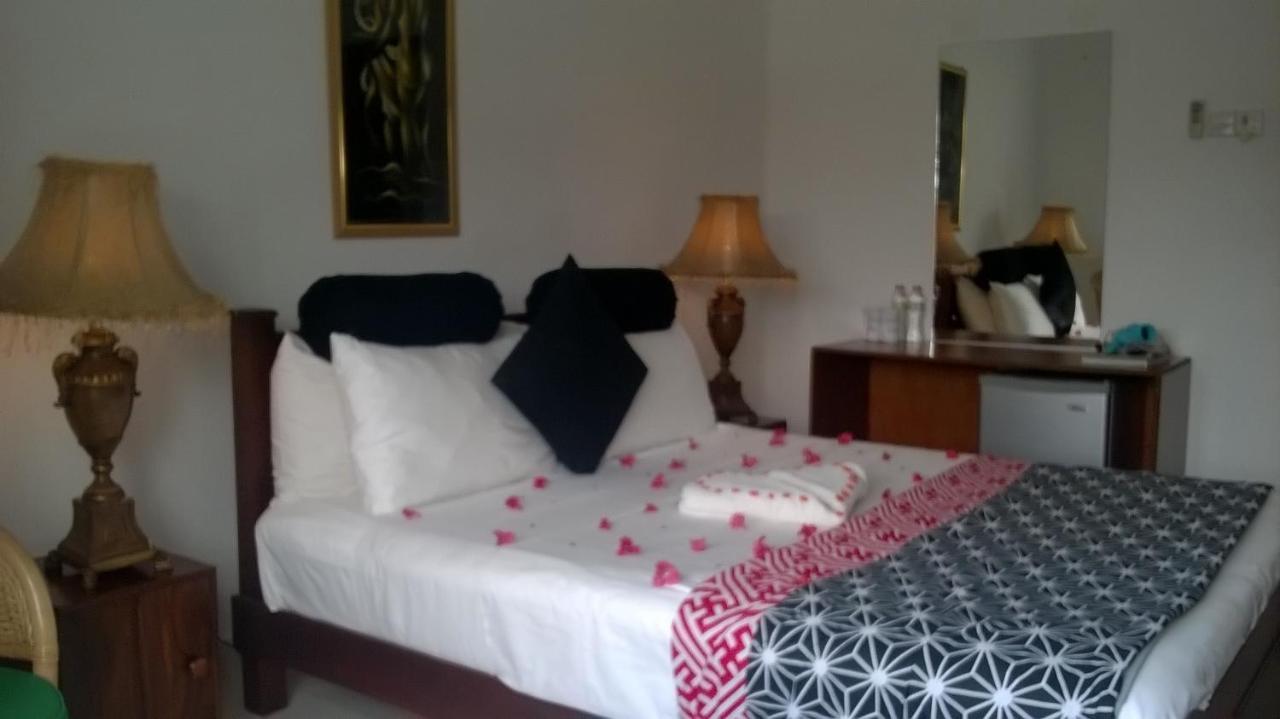 Anna Shanthi Villa Kandy Exterior foto